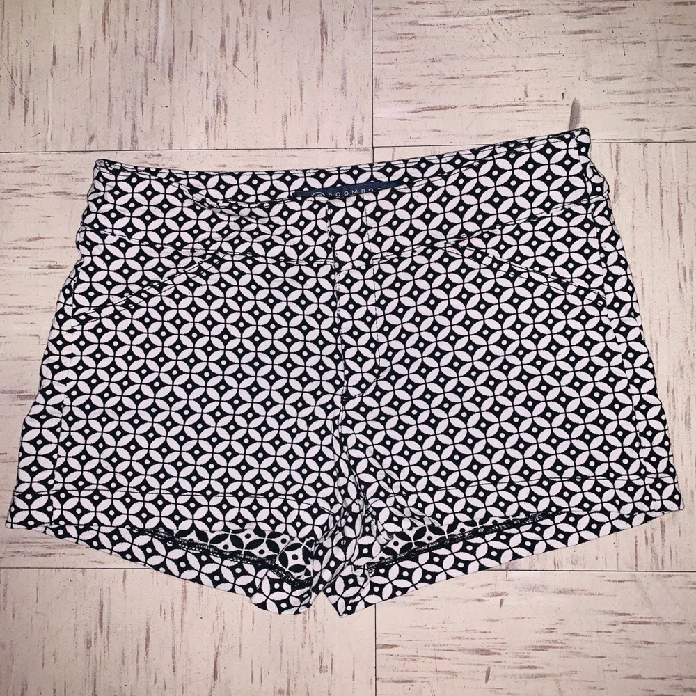 White & black shorts🐾
